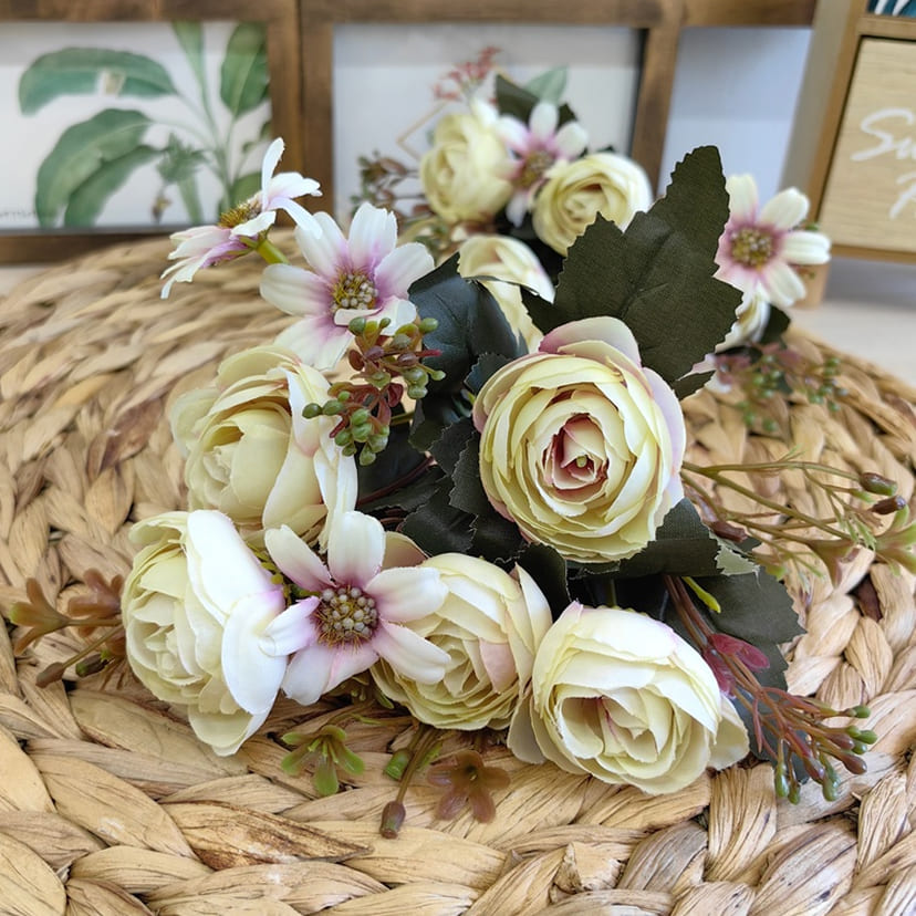 Искусственные цветы в Вологде | Цветы искусственные «Камелии с мелкоцветом», сиренево-молочные, букет